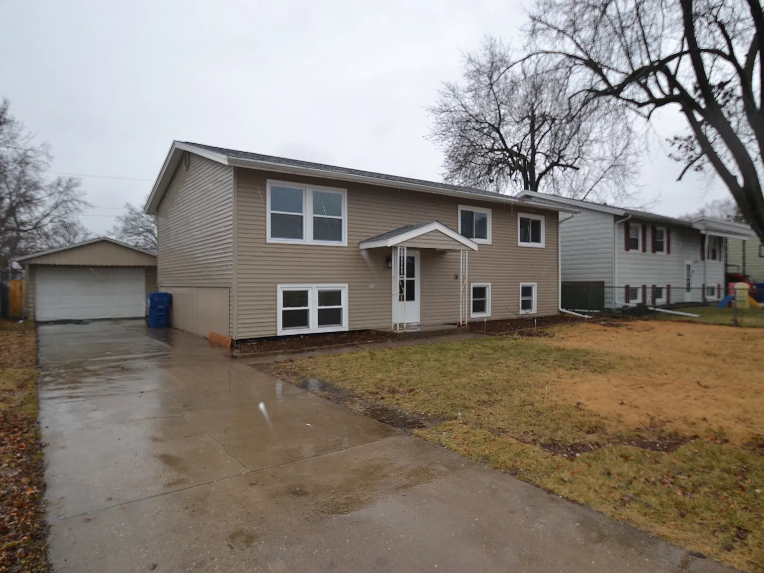 5 bed, 2100 sqft, $1,995 — Photo 1