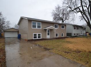 1909 W 70th St, Davenport, IA 52806