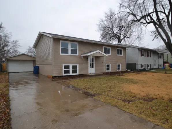 1909 W 70th St, Davenport, IA 52806