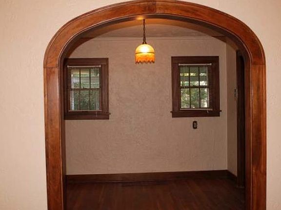 Arched Entry to Dining Ro