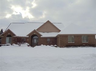52867 Chestnut Grove Ln, Shelby Township, MI 48316