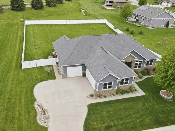 810 Highlands St, Denver, IA 50622