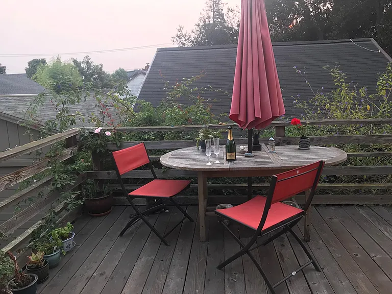 Rear Redwood Deck with Dining Table/Chairs