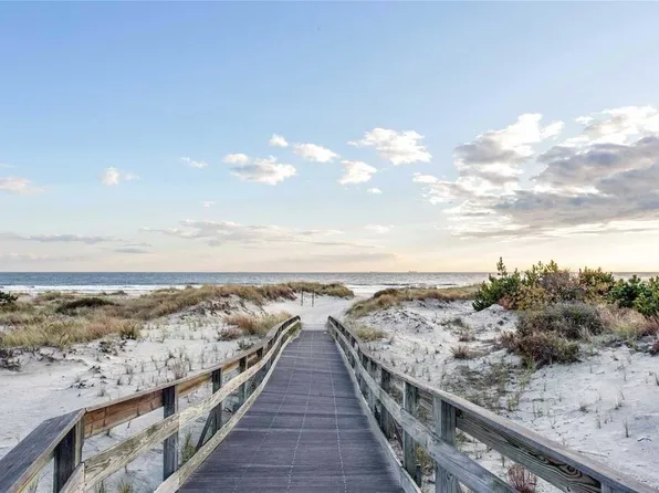 (undisclosed Address), Long Beach, NY 11561