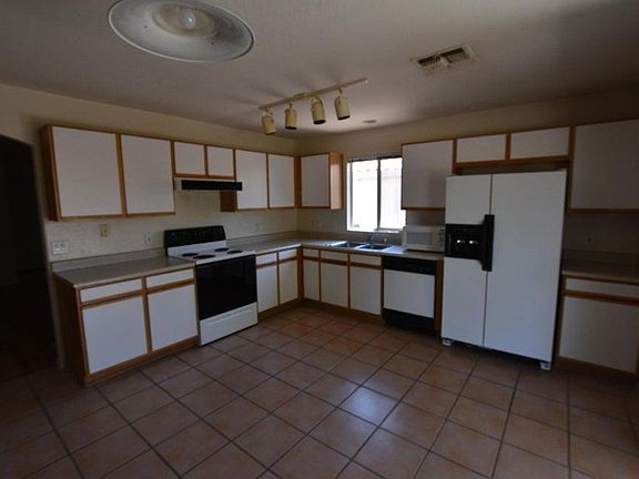 3rd image of 11947 W Columbine Dr