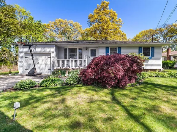 71 Cedar Oaks Avenue, Farmingville, NY 11738