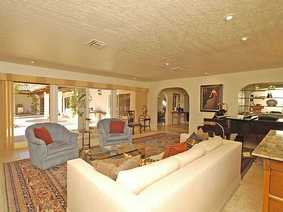 Large formal LR w/fireplace and wetbar