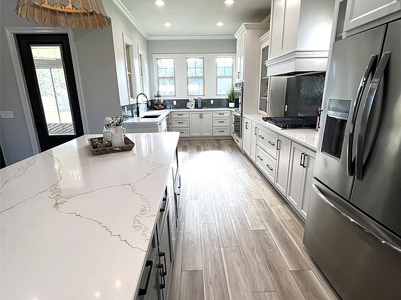 5th image of 428 Bella Dr
