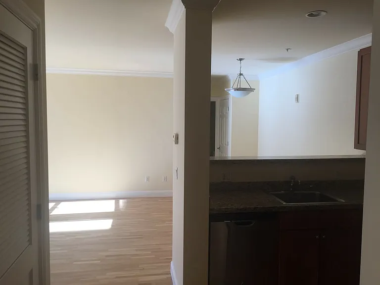 1702 Washington St #104 — Photo 12