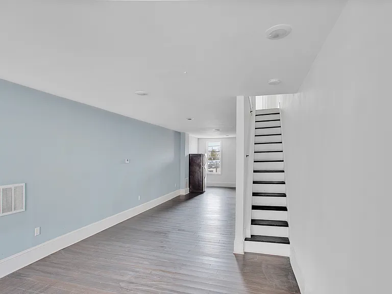 2212 W Fayette St — Photo 21