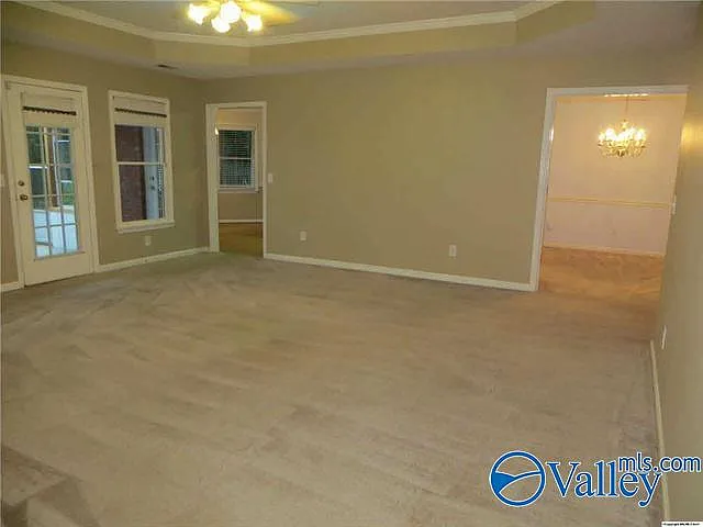 111 Capote Dr — Photo 5