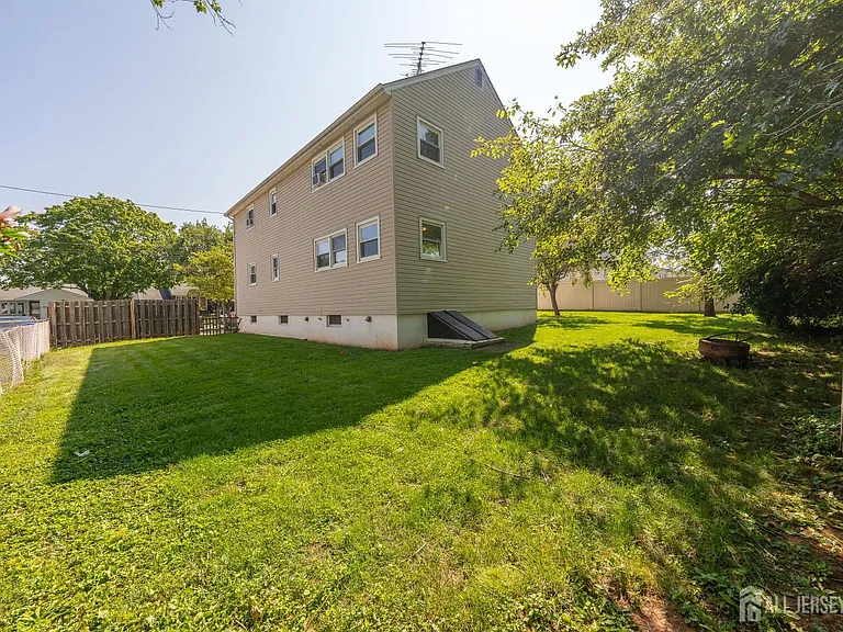 69 S Harrison Ave — Photo 15
