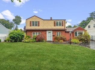 20 Carnation Rd, Levittown, NY 11756