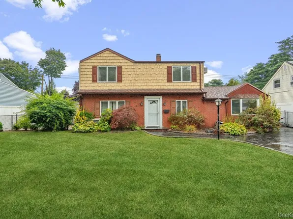 20 carnation Road, Levittown, NY 11756