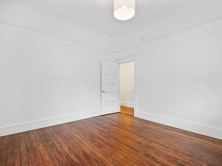 547 Union St — Photo 5