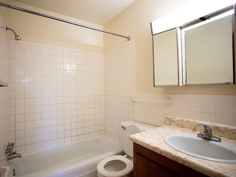 Brittany Apartments — Photo 12