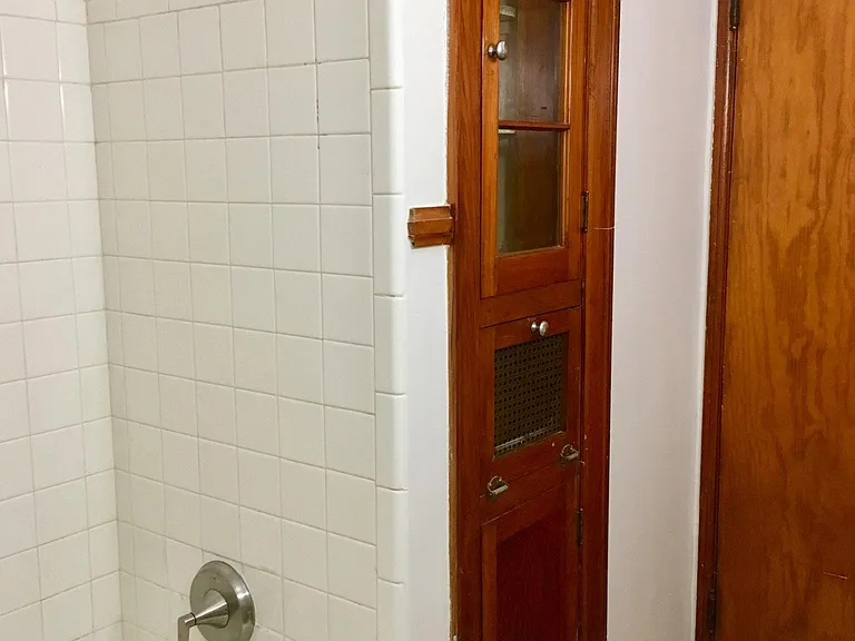 Main bathroom