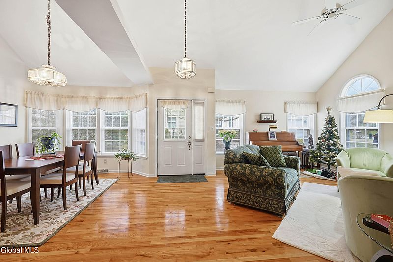 3rd image of 138 Killarney Drive