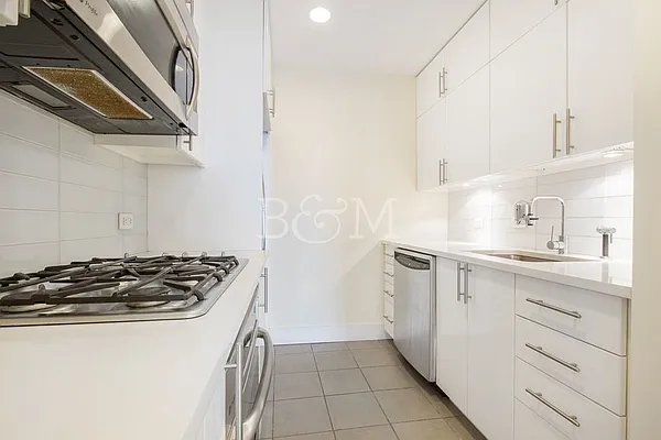 Sold by Brick&Mortar | media 8