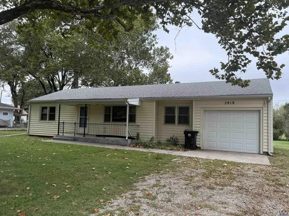 3919 NW Rochester Rd, Topeka, KS 66617