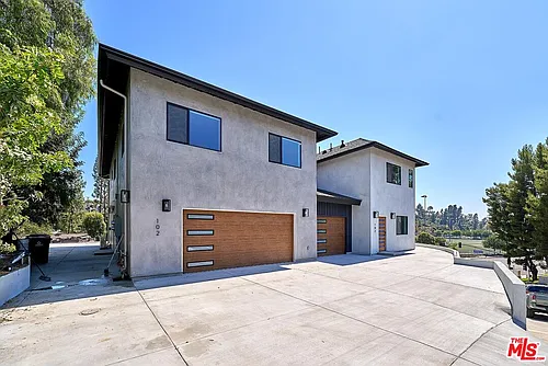 102 Marion Blvd Photo 1