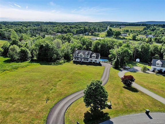 4th image of 11 Hopewell Hollow Ct