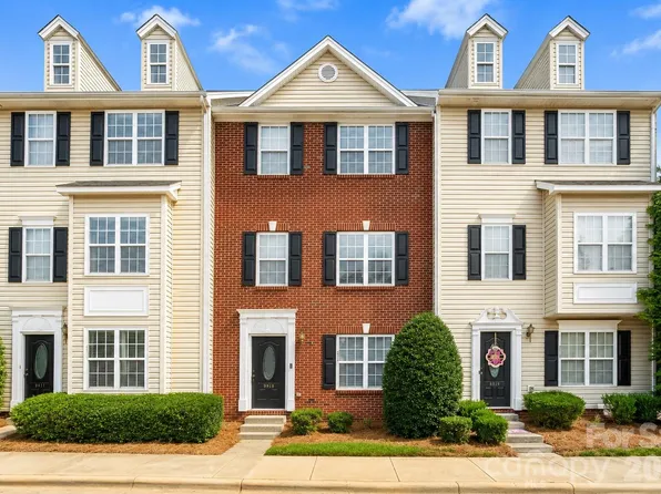 9815 Treeside Ln, Matthews, NC 28105