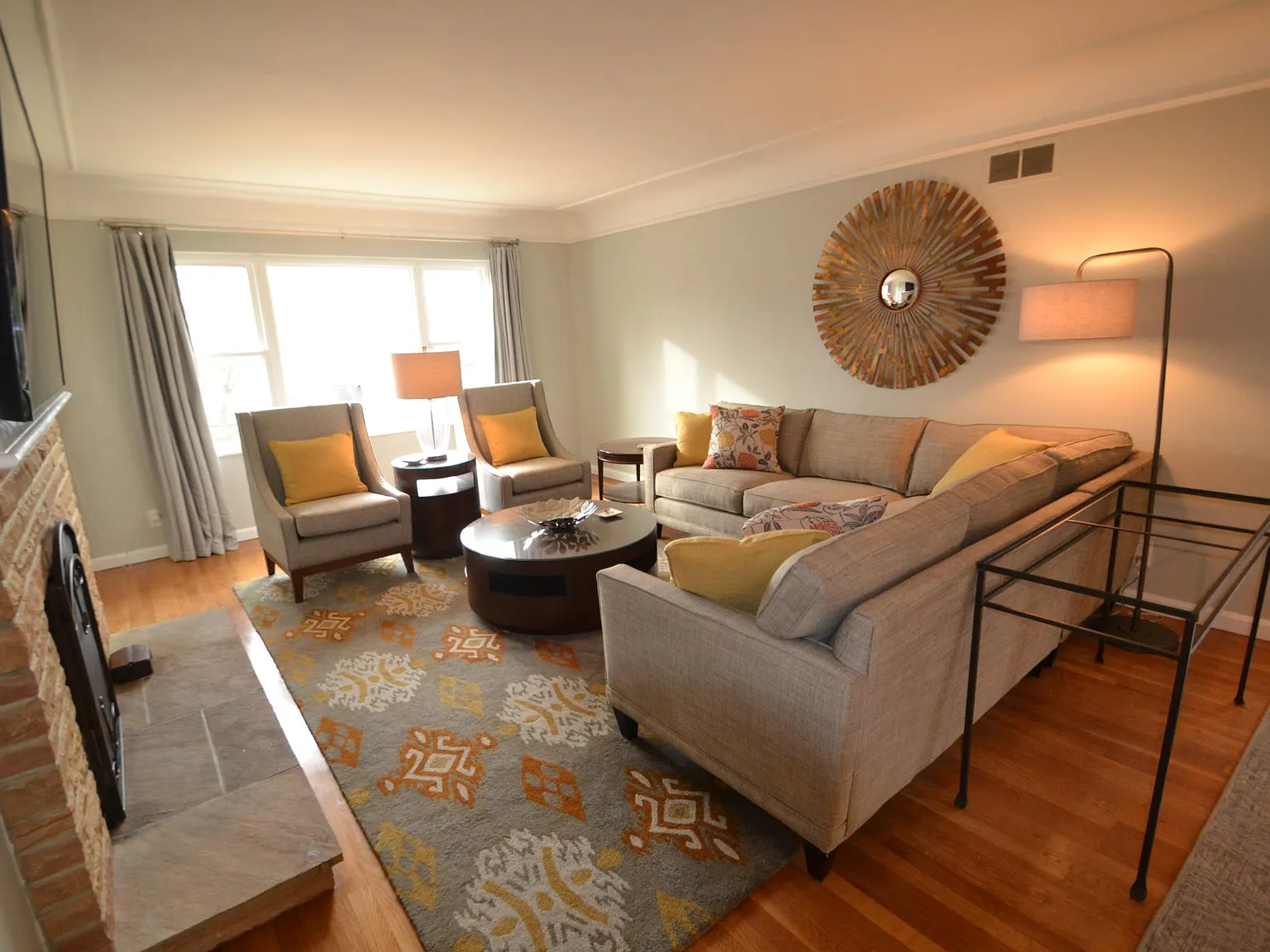 3 bed, 1850 sqft, $2,595 — Photo 2