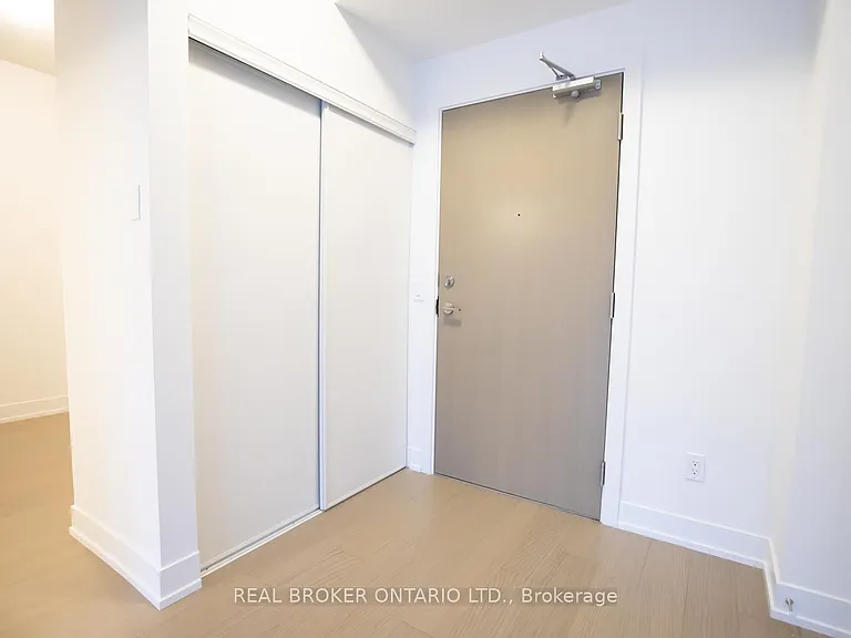 7 Kenaston Gdns #123 — Photo 2