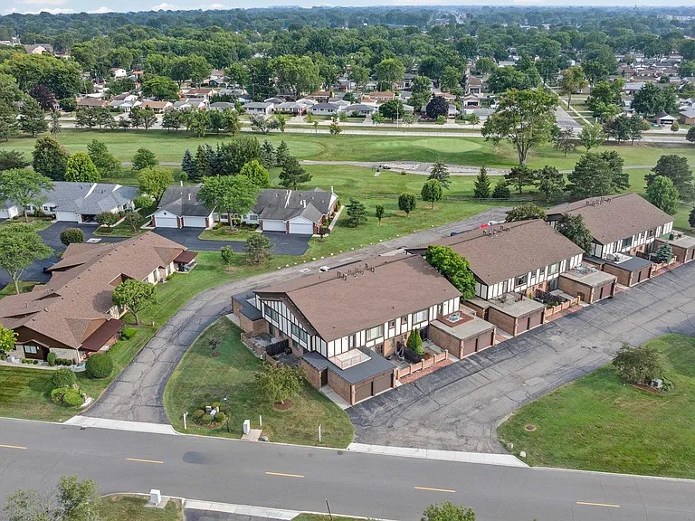 408 Country Club Dr — Photo 36