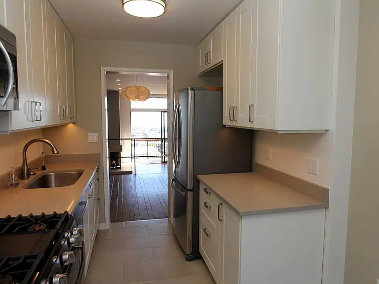 677 Connecticut St — Photo 16