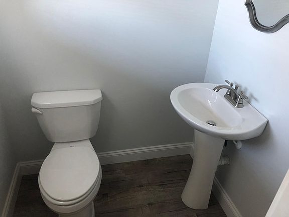 1st floor 1/2 bath