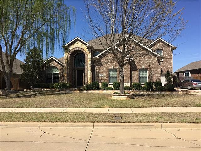 1st image of 4303 Woodcrest Ln