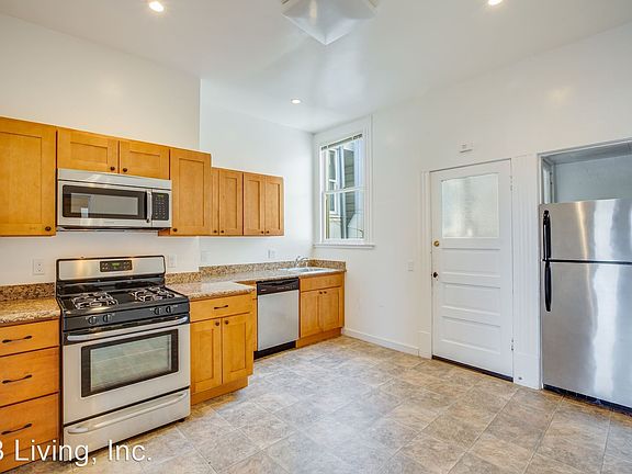 5th image of 524 Ashbury St #6