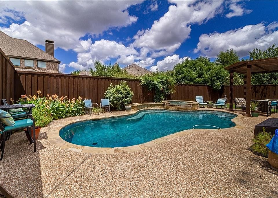 1st image of 15726 Crown Cove Ln