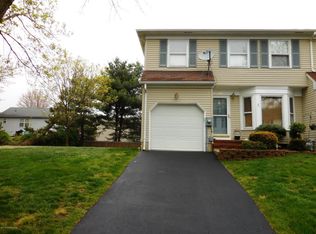 29 Carriage Ln, Englishtown, NJ 07726