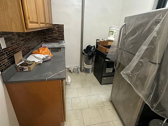 4th image of 883 Franklin Ave #A
