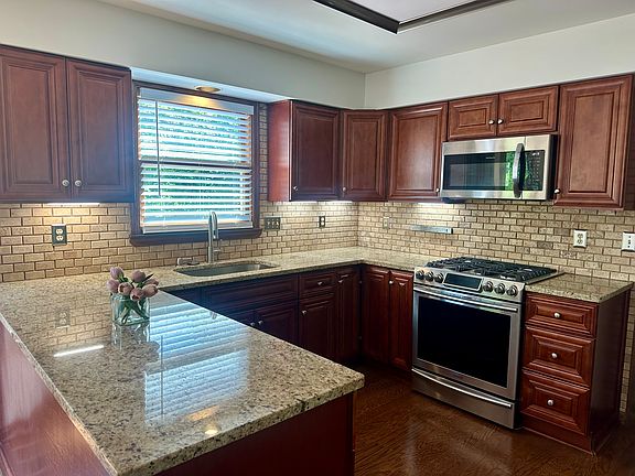 4th image of 3514 Saddlebrook Dr