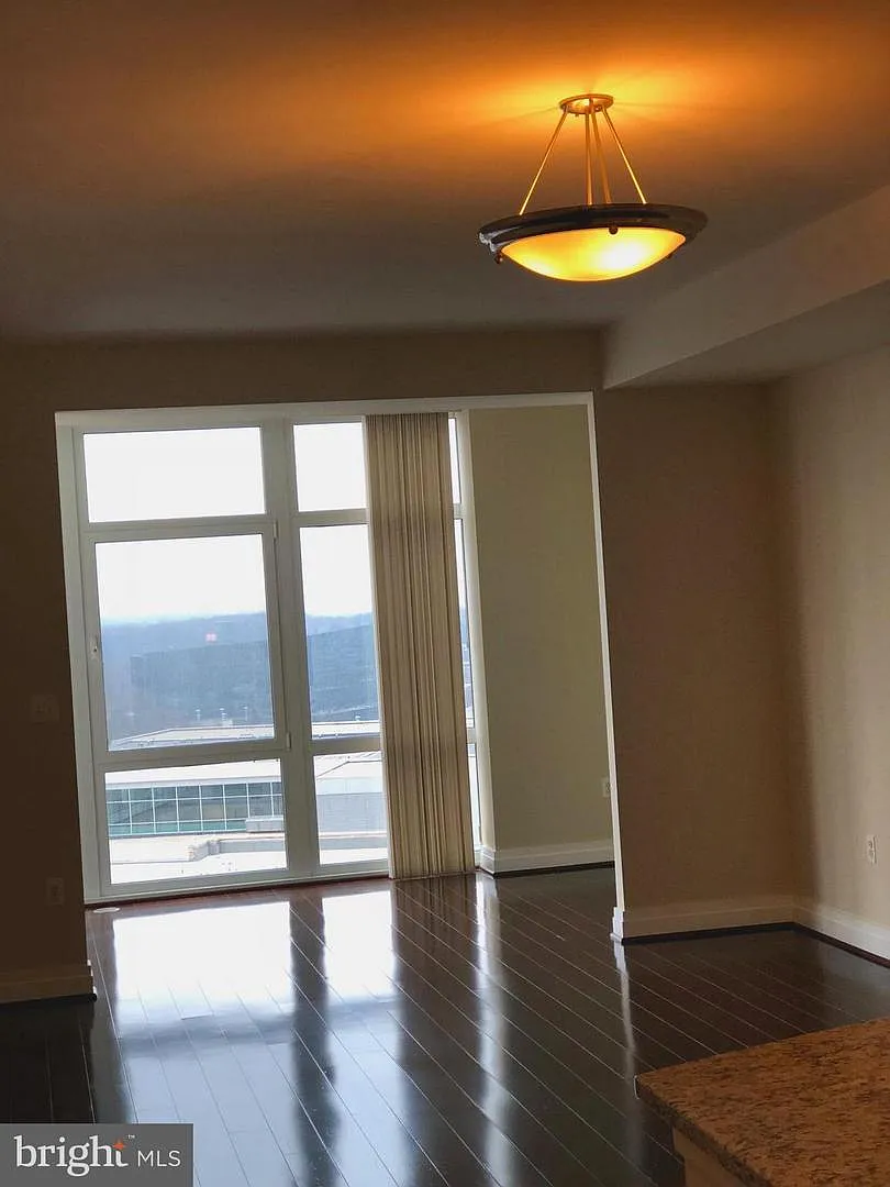 1 bed, 1.0 bath, 894 sqft, $2,550 — Photo 2