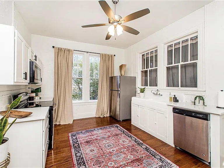 221 W Thomas St #A — Photo 4