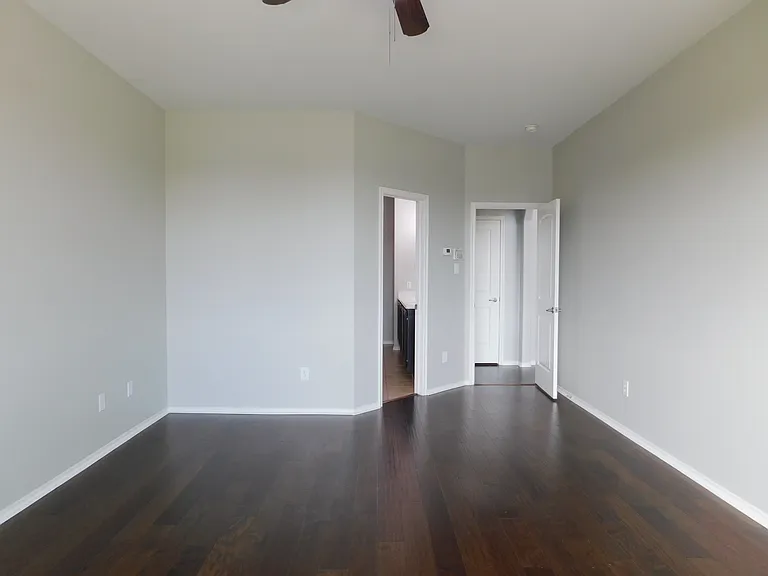14904 Riverside Dr — Photo 12