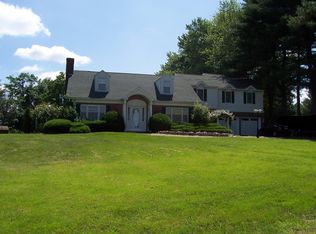 143 Halladay Ave E, Suffield, CT 06078