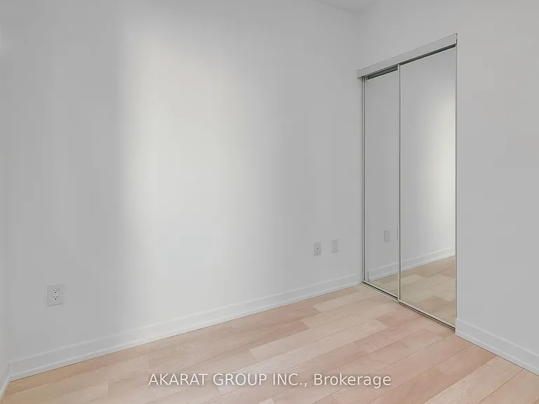 39 Roehampton Ave #2407 — Photo 24