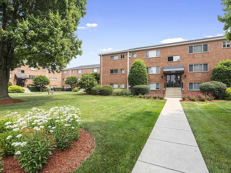 Woodlee Terrace Apartments — Photo 10