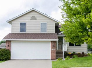 3700 Monarch Dr SW, Cedar Rapids, IA 52404