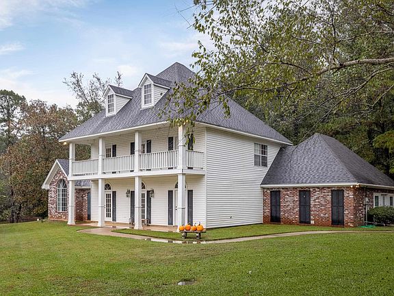 3rd image of 121 Bonnabel Pl
