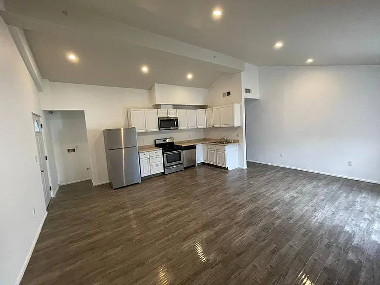 4500 Arch St — Photo 10