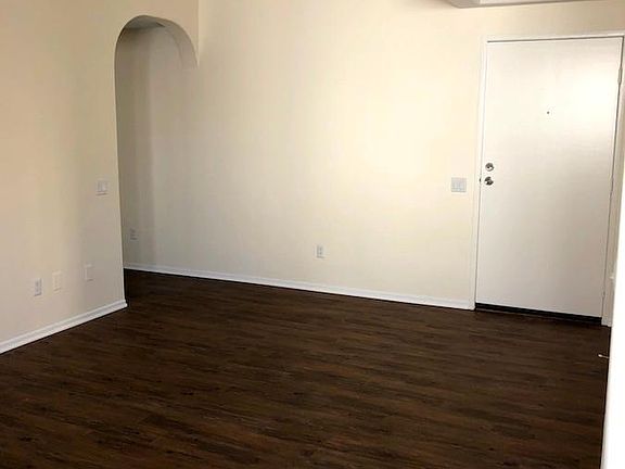 5th image of 1402 Wellesley Ave