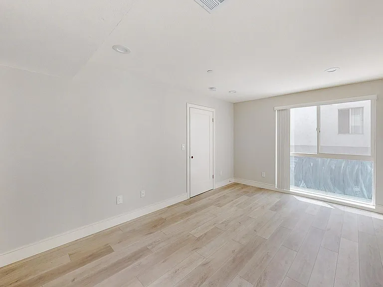 953 1/2 N Mariposa Ave #1/2 — Photo 11
