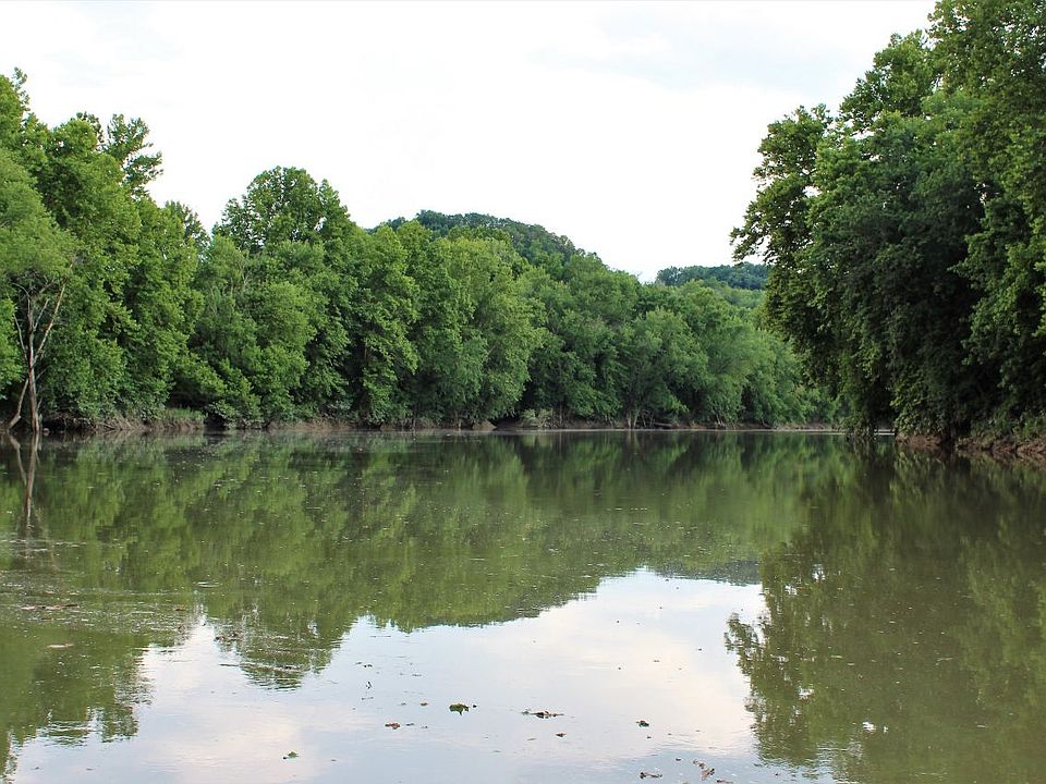 Beautiful Kentucky River flowing along the west boundary